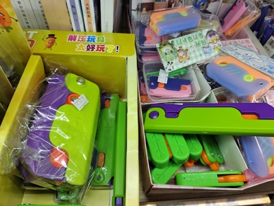 蘿卜刀熱銷校園周邊引爭議 兒童玩具還是暴力隱患？